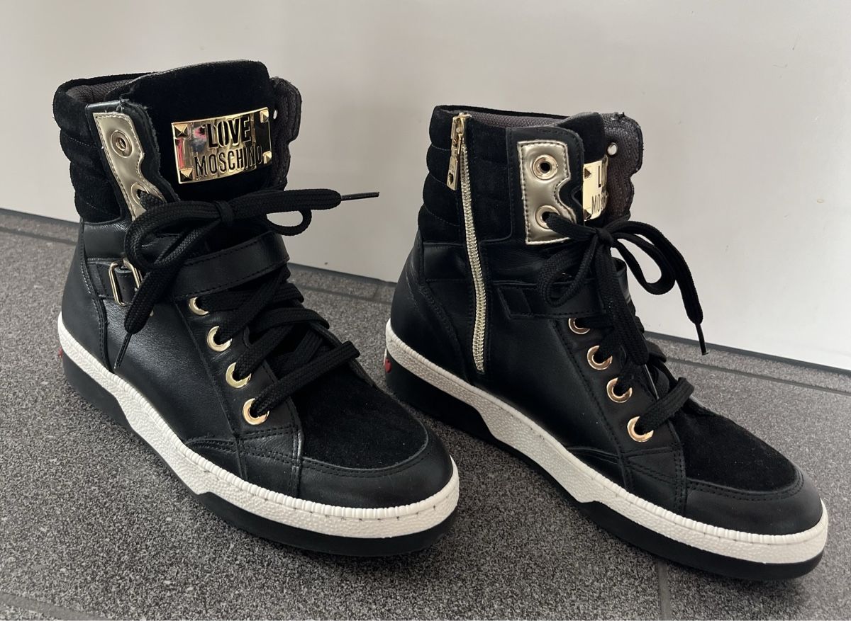 Moschino Scarpe da donna: Nagelneue Moschino Sneaker, Gr. 37 – Nuovo e nell'imballaggio originale da Hünenberg See venduto da spartakus02 2