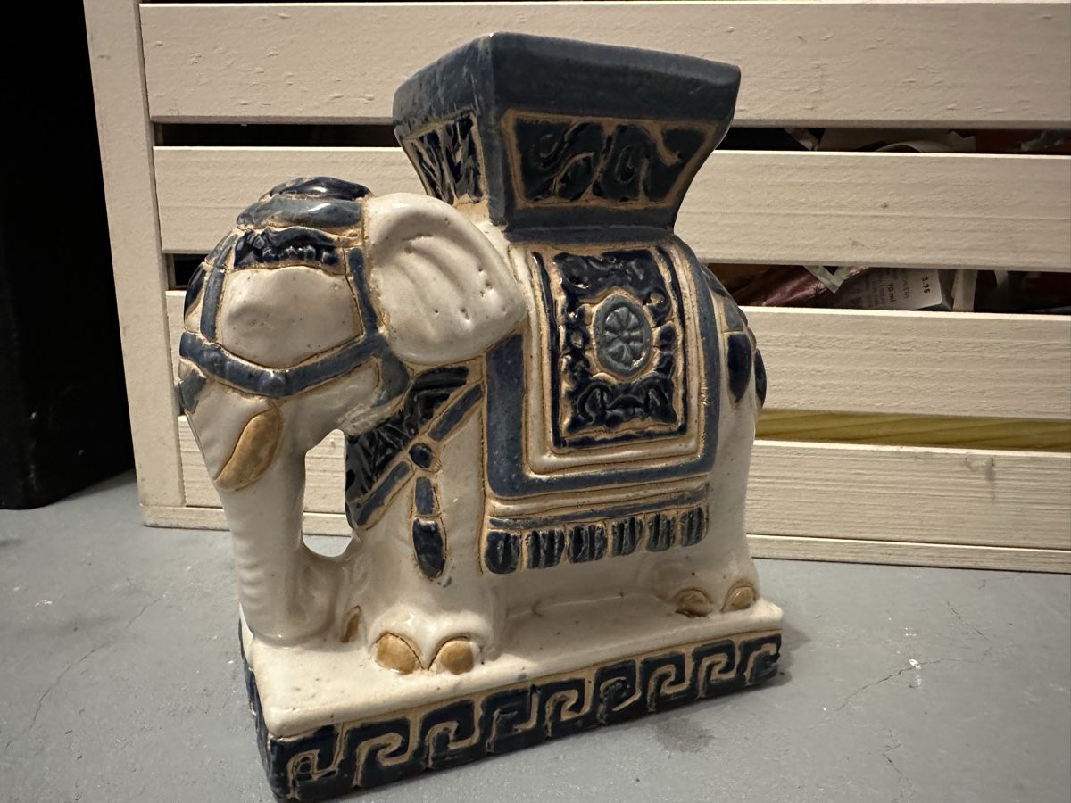 Sculture & Statue: Indischer Elefant aus Keramik 16cm – Usato da Lupsingen venduto da New-Haven 1
