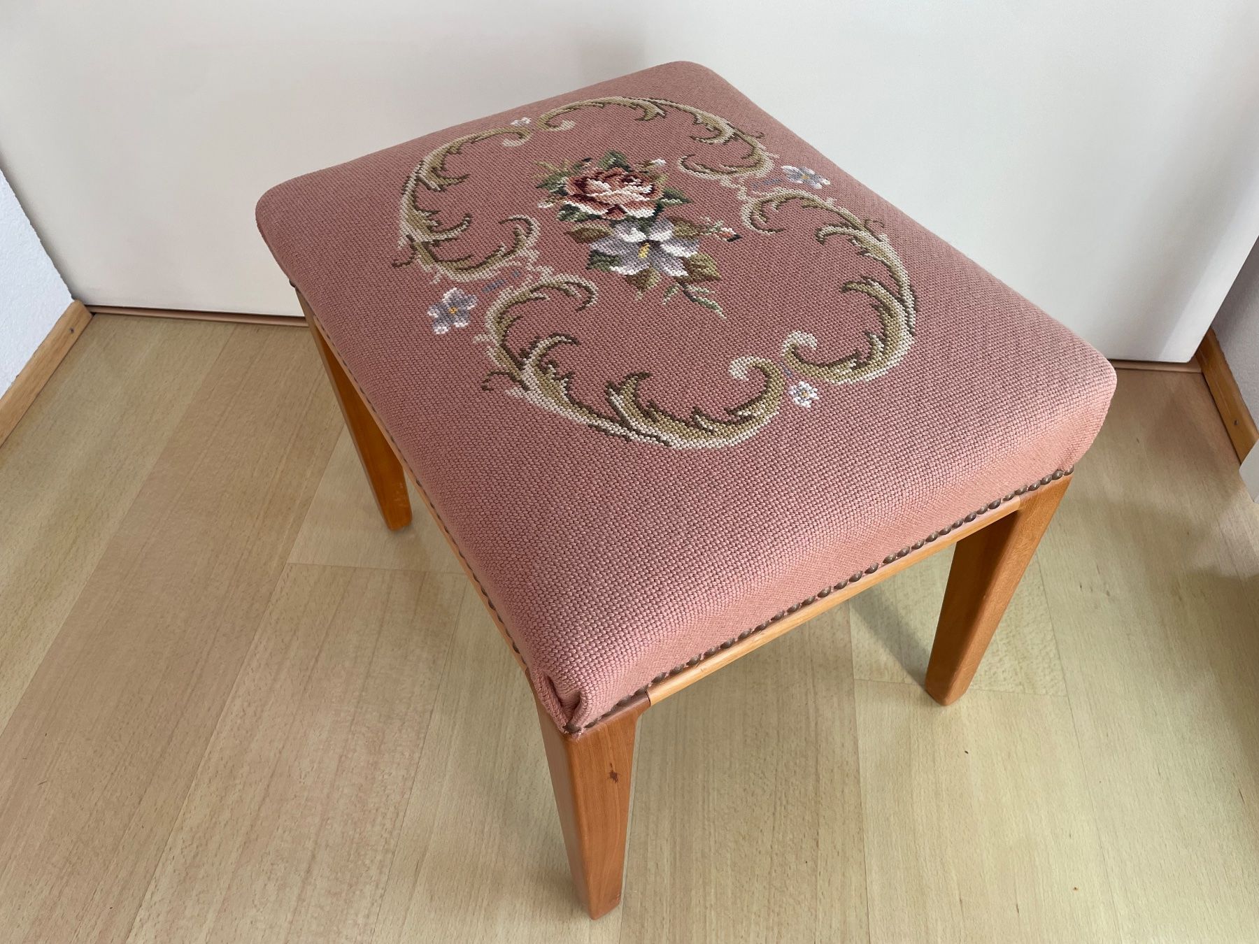 Sgabelli: Gobelin Hocker – Usato da St. Gallen venduto da rap_wm5l 1