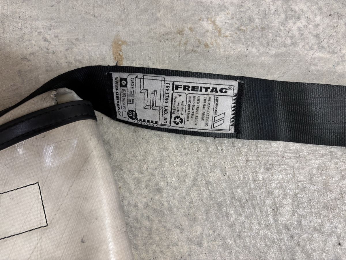 Freitag Borse: Freitag Tasche weiss/grün  – Usato da Thalwil venduto da Sterla 2