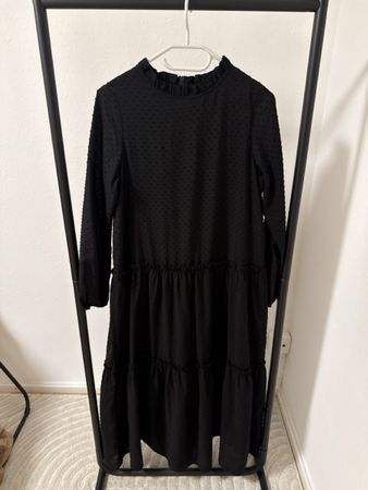 Kleid schwarz Grösse 36 mit Rüschen und Tupfen