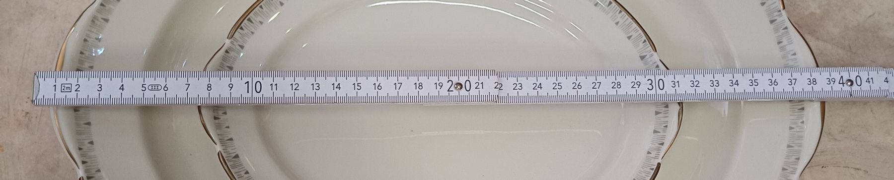 Servierplatten: 2 Langenthal (60/61) Platten mit Goldrand – Gebraucht aus Merenschwand von Brockinell 5