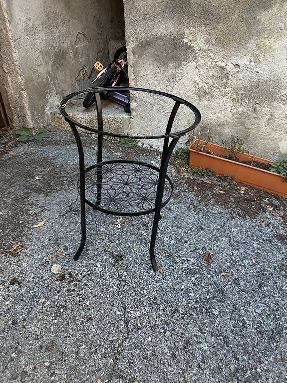 Tische: Petite table en fer – Gebraucht aus Les Marécottes von crocodile5