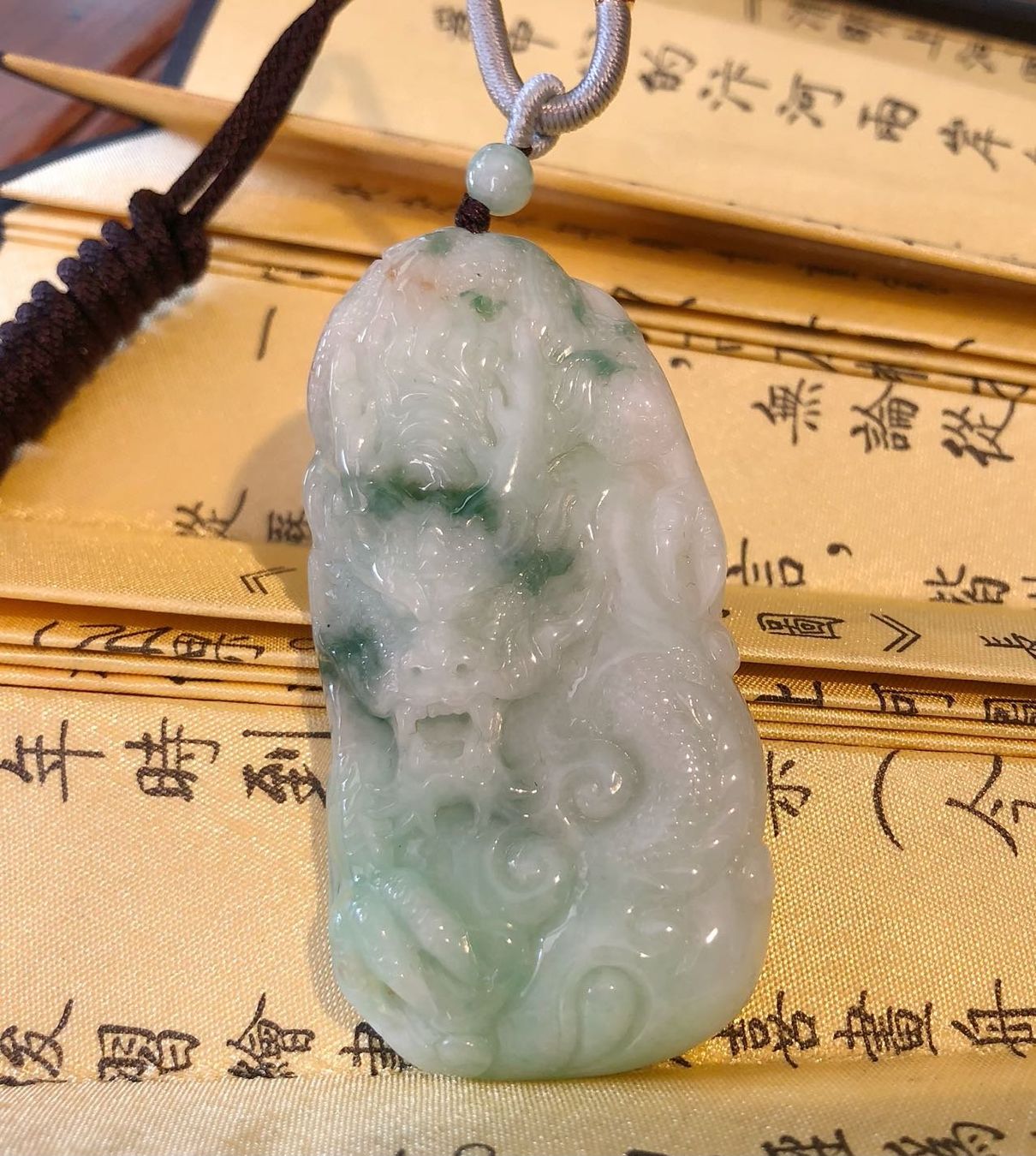 Ciondoli: Jade Drachenanhänger – Nuovo e nell'imballaggio originale da Bubendorf venduto da JadeParadise