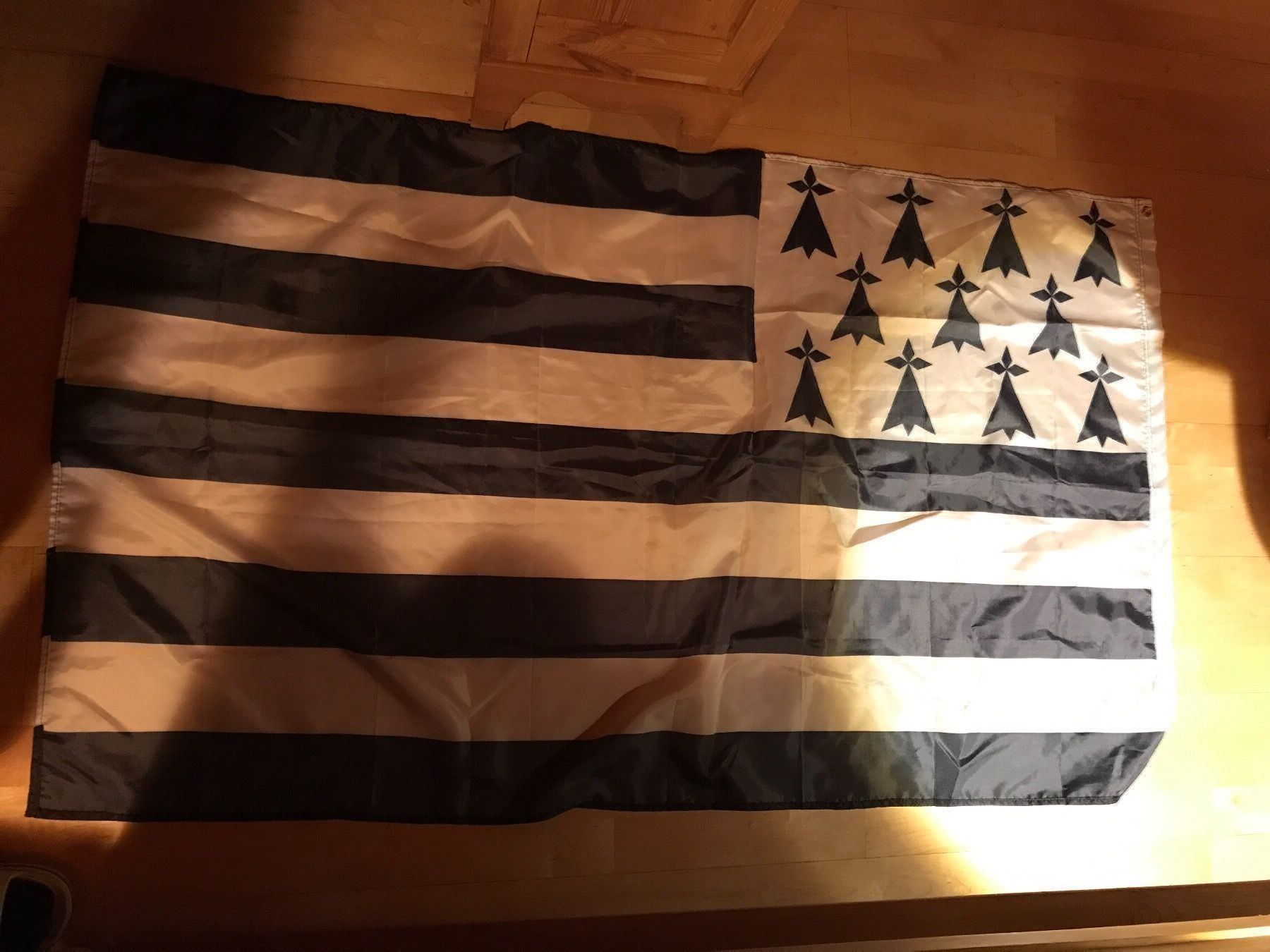 Bandiere: Drapeau Breton, Bretonische Fahne – Usato da Schliern b. Köniz venduto da Corinu59