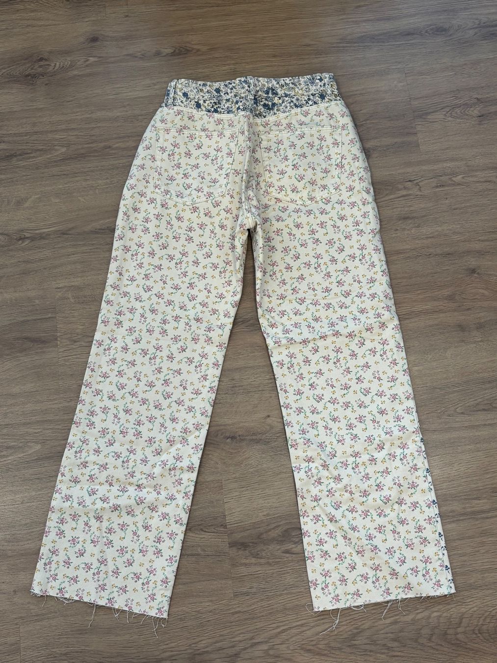 Pull&Bear Jeans: Jeans Vintage Style Blumen - Pull and bear - Gr. 36 – Usato da Brügg BE venduto da rutschimedizin 2