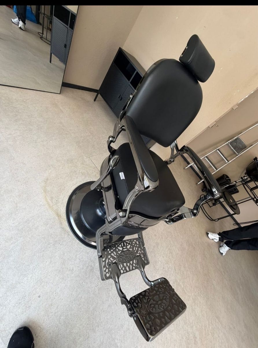 Sedie: Barberstuhl – Nuovo (secondo la descrizione) da Birsfelden venduto da Salvo09 1