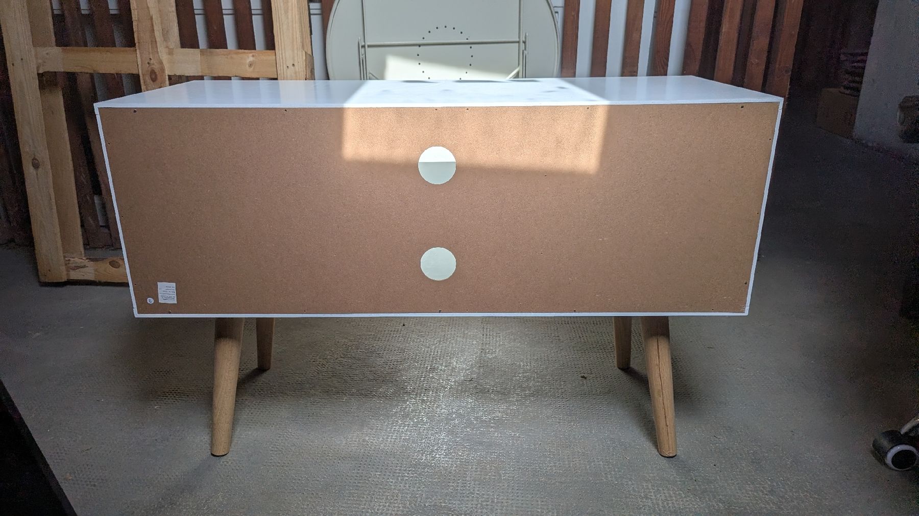 Mobili TV: Sideboard weiss mit hohen Holzfüssen – Usato da Basel venduto da yas_scs9 1