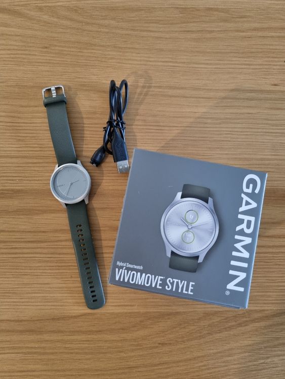 Garmin Vivomove è un orologio analogico con funzioni di fitness tracker