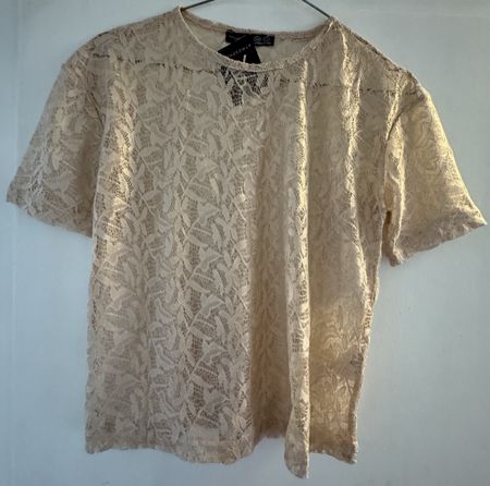 Elegant Lace Top - Perfect for Summer Evening Outings!