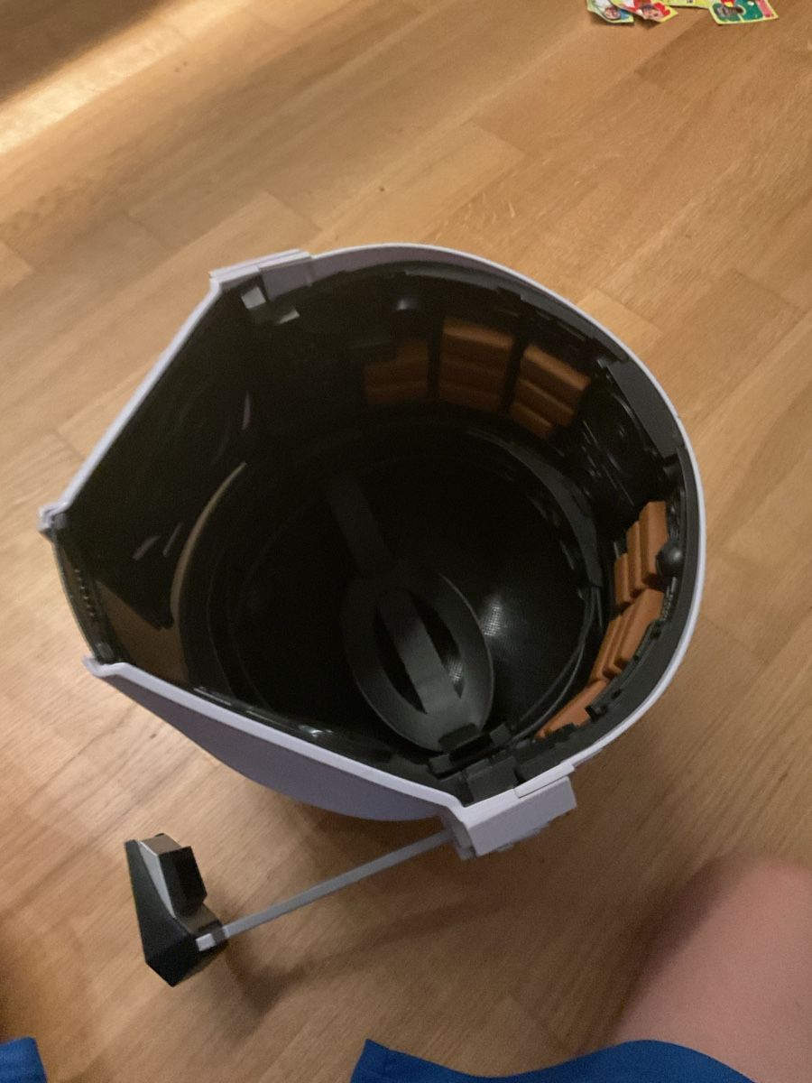 Abiti antichi: Mandalorian Helmet Prop Replica White Good Condition – Usato da Zürich venduto da vva_jd65 3