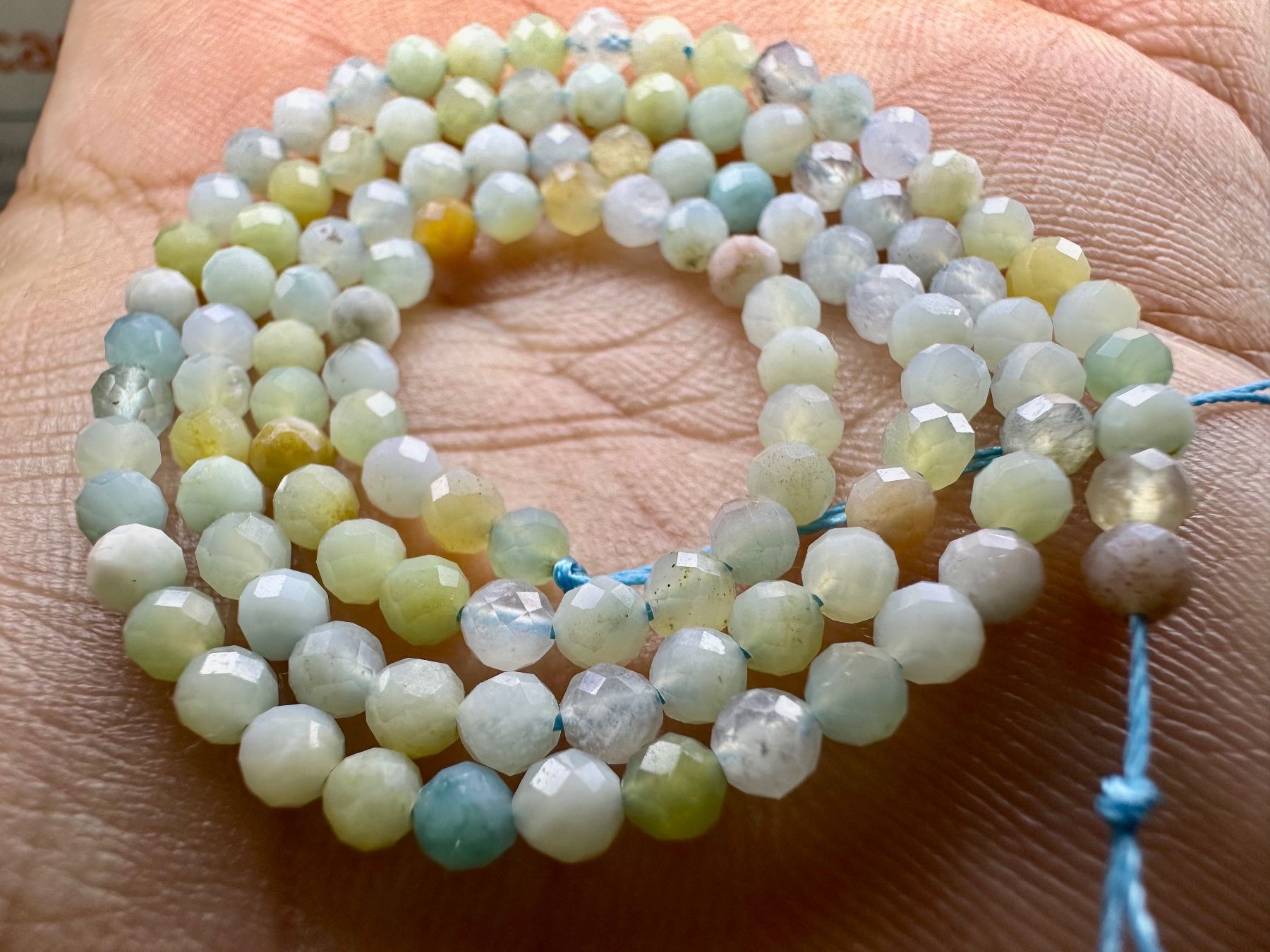 Edelsteine: Amazonit Perlenstrang facettiert – ca. 3 mm – ca. 39 cm – Neu (gemäss Beschreibung) aus Langenthal von Seelenfreunde 1