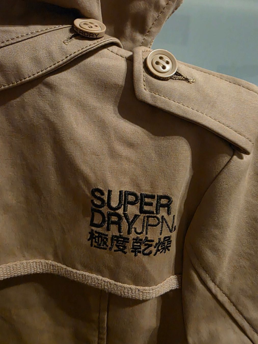 Superdry Cappotti: SuperDry & Co - Regenjacke "Cropped Super Raincoat" – Nuovo e nell'imballaggio originale da Bülach venduto da Zaimania 4