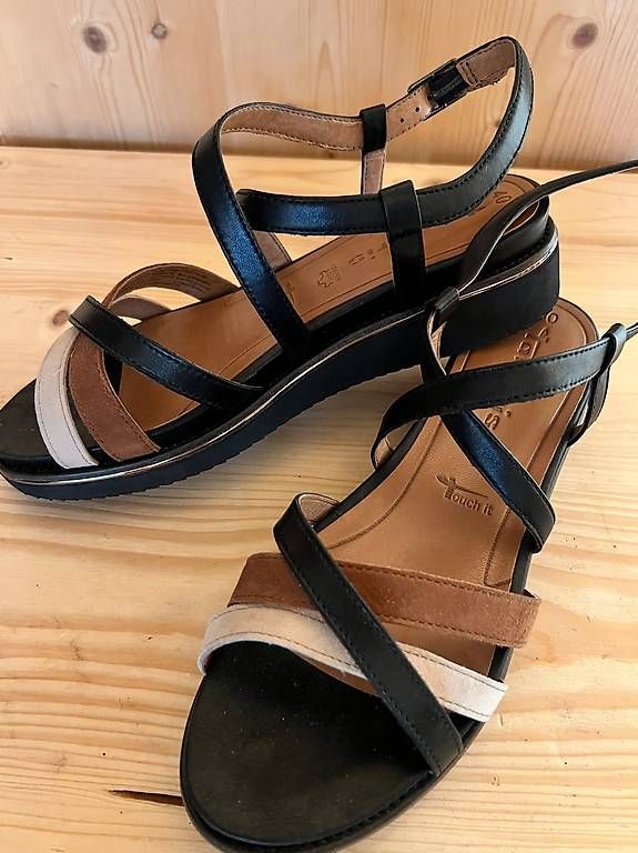 Scarpe da donna: Sandalen Tamaris Gr. 40 – Usato da Rothenthurm venduto da Stalsa1