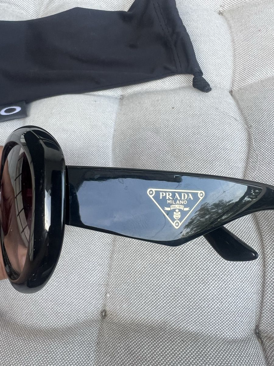 Prada Occhiali & Lenti: Prada Sonnenbrille Damen Schwarz – Usato da Zürich venduto da Walllstreet 3