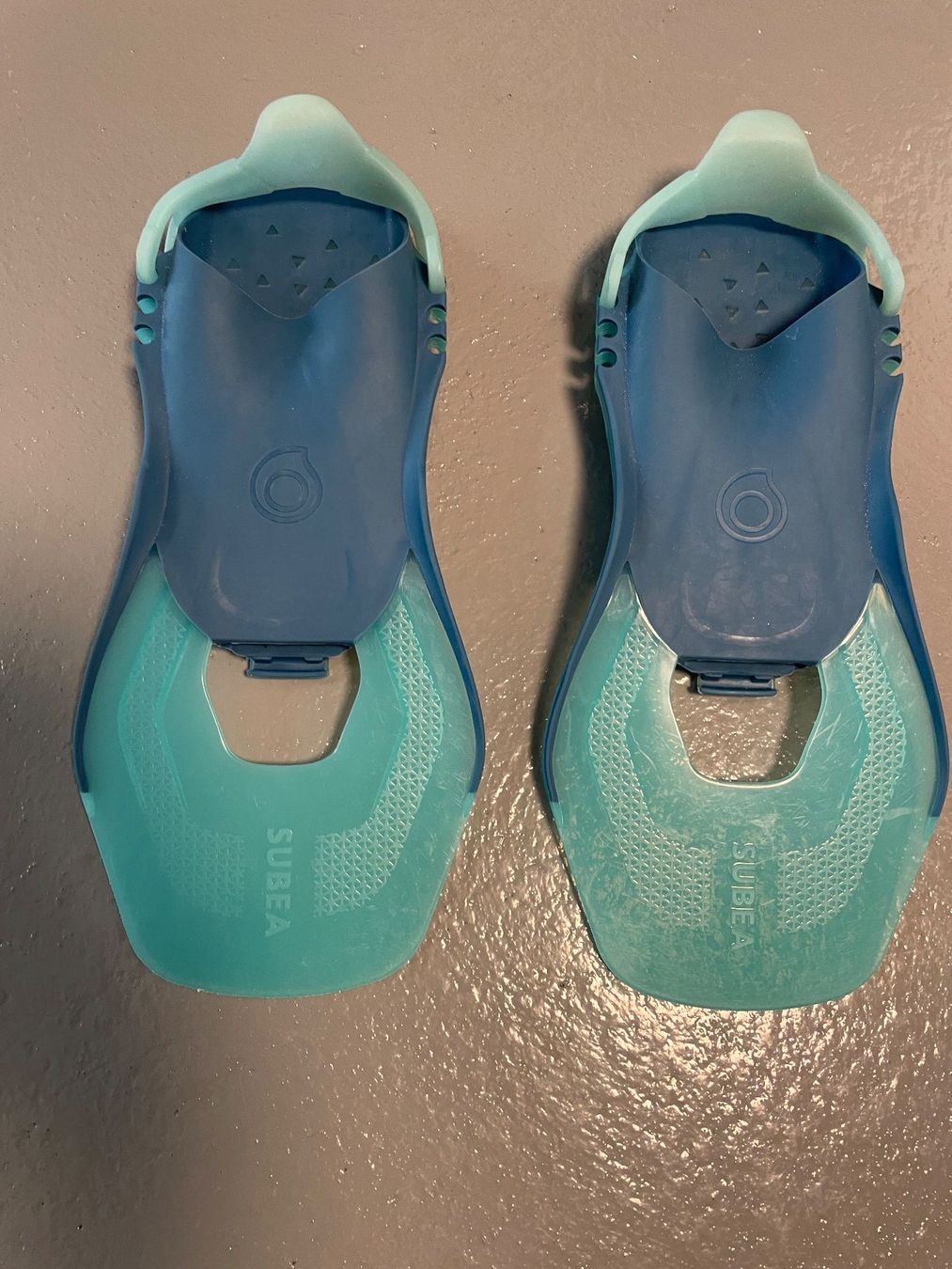Decathlon Pinne, Maschere & Boccagli: Flossen für Kinder, Grösse 32-35 – Usato da Urtenen-Schönbühl venduto da katze008