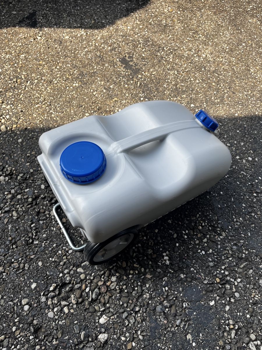 Abbeveratoi e trogoli: Berger Wassertaxi 25 Liter – Nuovo (secondo la descrizione) da Safenwil venduto da Shelby001 1