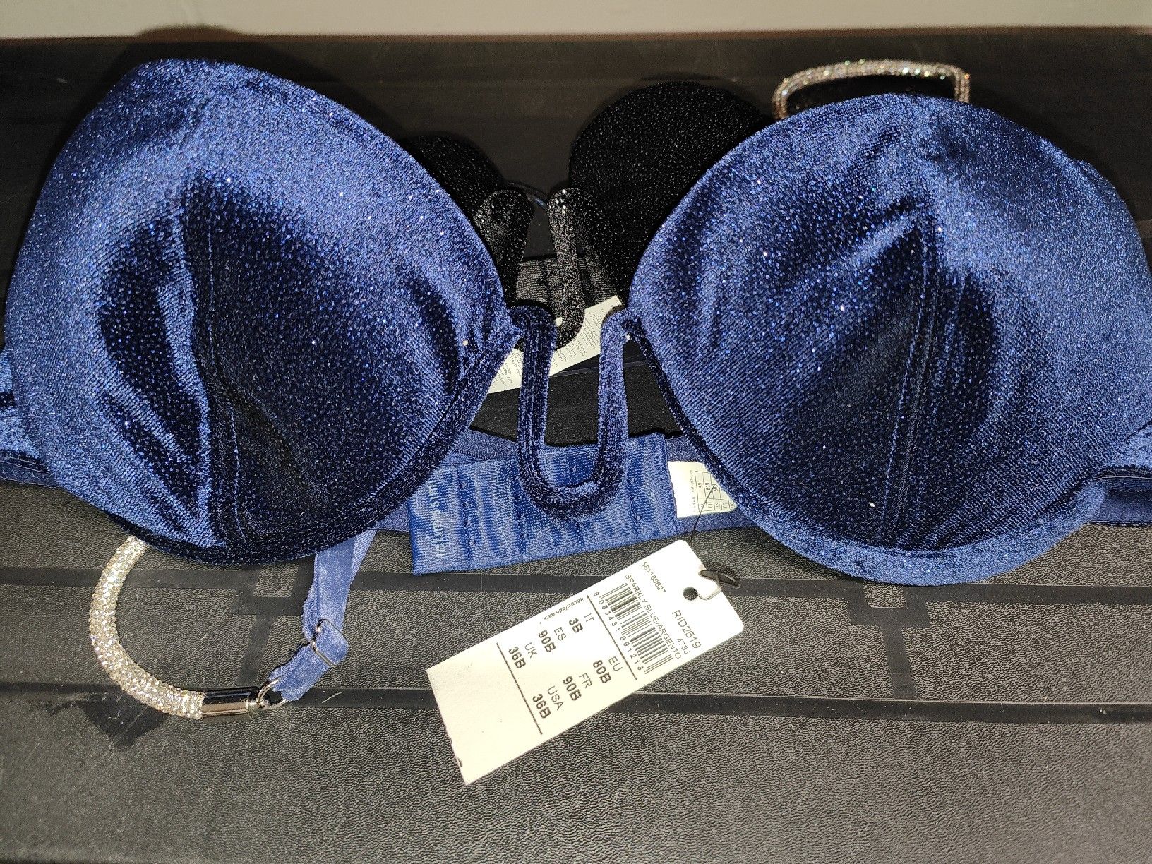 Altra biancheria intima: Glitzer BHs mit Strass Trägern, Damen, Grösse 80B/36B – Nuovo (secondo la descrizione) da Niederhasli venduto da 8155irae 4