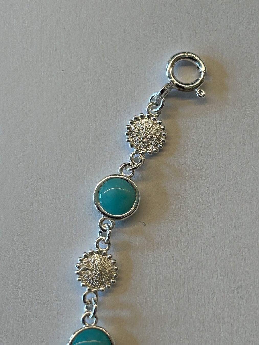 Bracciali & Braccialetti: Armband aus Sterling Silber & Amazonit Steinen – Nuovo e nell'imballaggio originale da Innertkirchen venduto da Glatthard-Interior 1