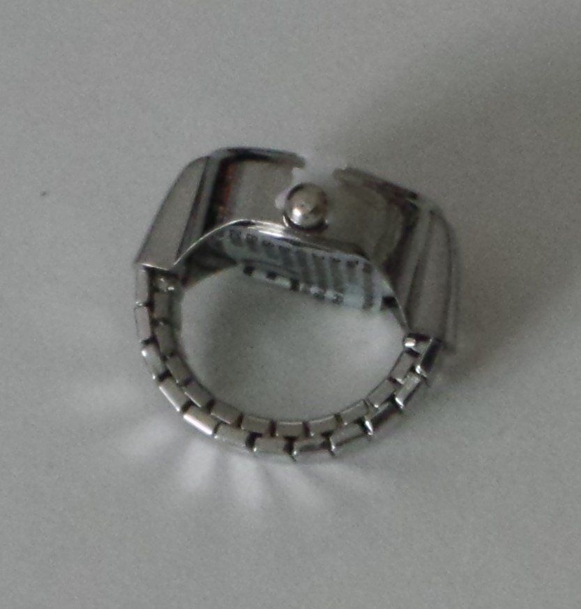 Anelli: Fingerringuhr mit silbrigem Display – Nuovo (secondo la descrizione) da Flamatt venduto da Tattoo18 1