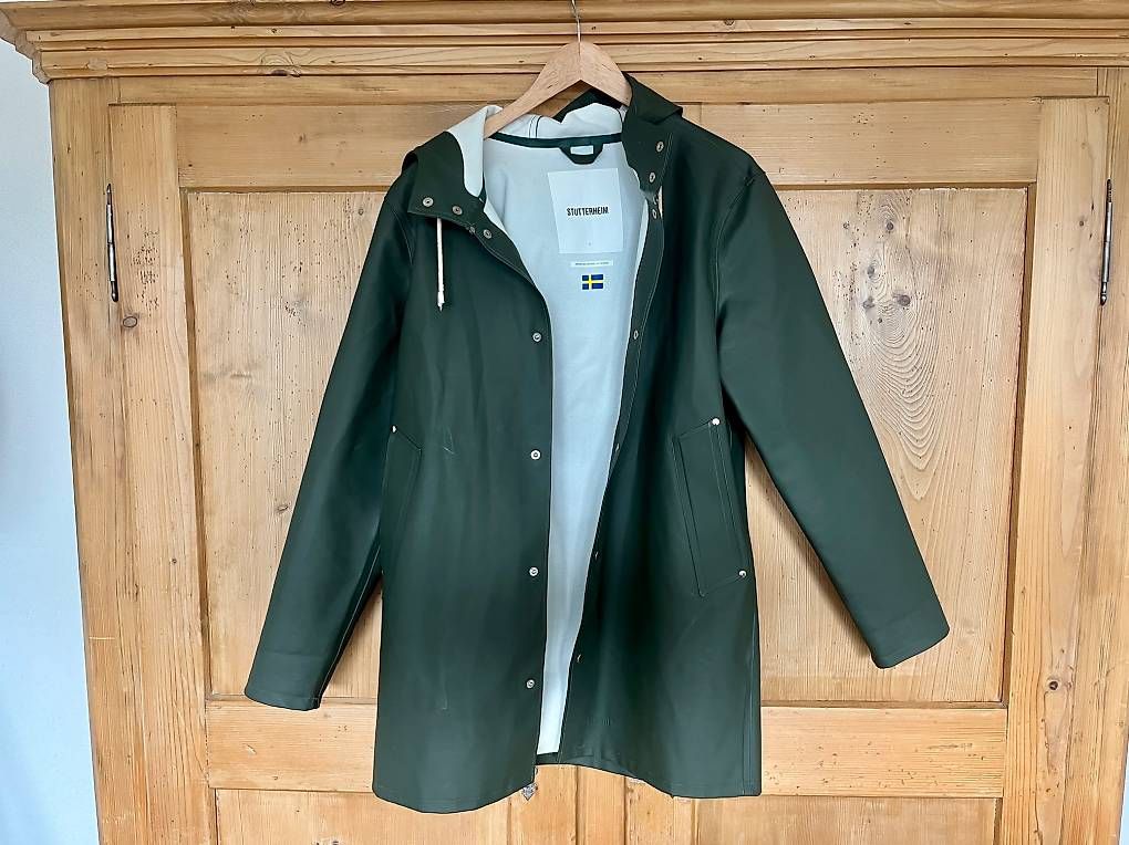 Stutterheim Jacken: Stutterheim Regenjacke / Regenmantel Grösse S in Dunkelgrün – Gebraucht aus St.Gallen von Rini2011 4