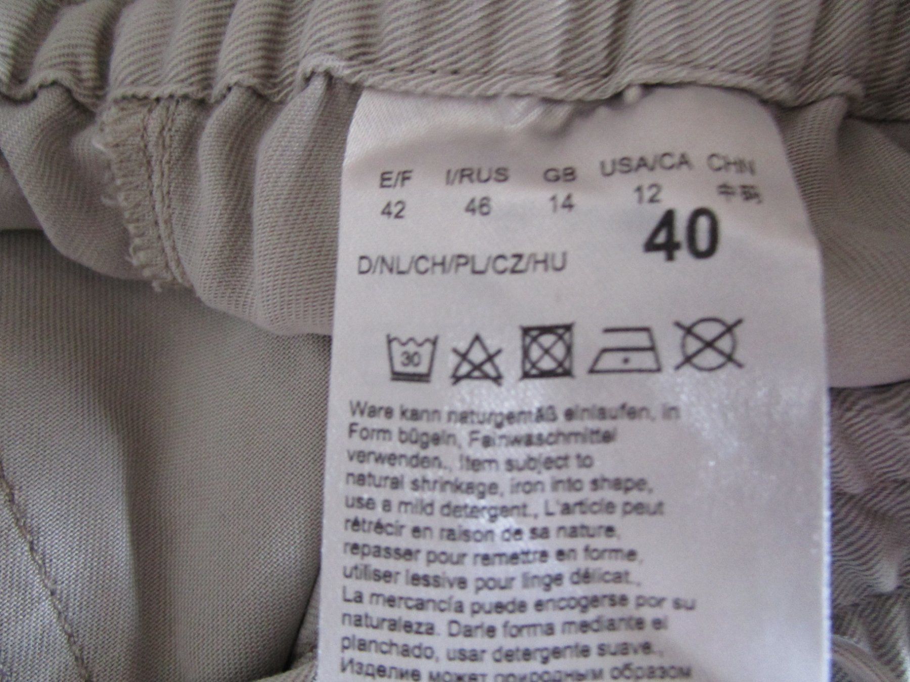 Lotti di vestiti: Hose von Cartoon und Bluse – Usato da Birmenstorf AG venduto da Edelweiss25 2