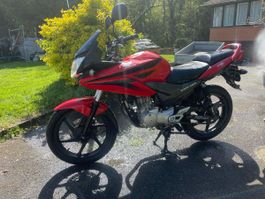 Honda CBF125M Rouge, moto 125cc