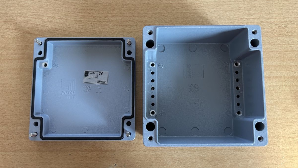 Componenti elettronici: Rittal Aluminium Gehäuse – Nuovo e nell'imballaggio originale da Kefikon ZH venduto da Axilonis 1