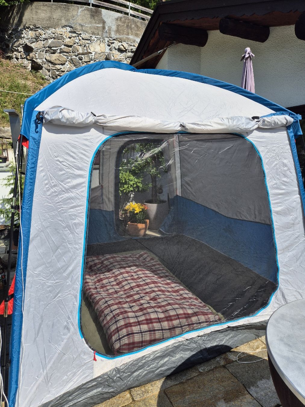 Decathlon Verande & Tende da sole: Aufenthaltszelt Quechua Arpenaz Base M  – Usato da Haldenstein venduto da Ramona_D. 1