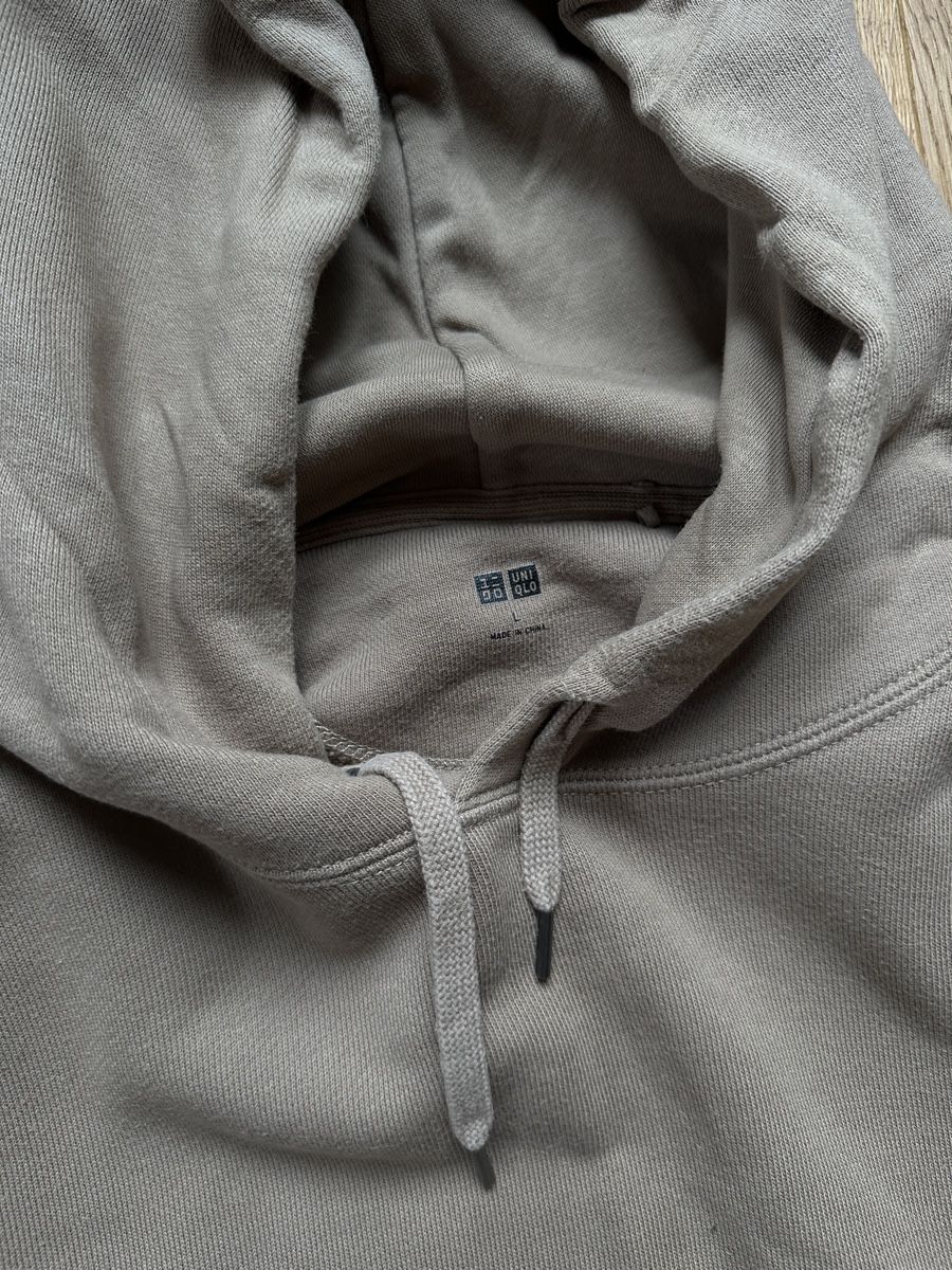 Uniqlo Pullover & Sweatshirts: Hellbrauner Basic-Hoodie von Uniqlo – Gebraucht aus Düdingen von kleidungsmarktplatz 1