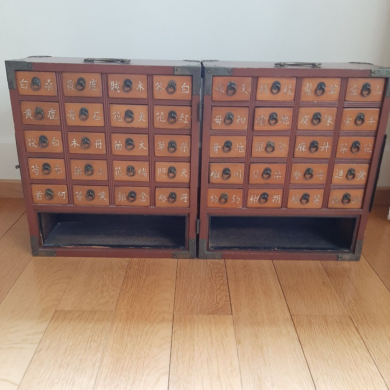 Cassettiere: Koreanische Schiffsapotheke antik – Usato da Zürich venduto da shetime