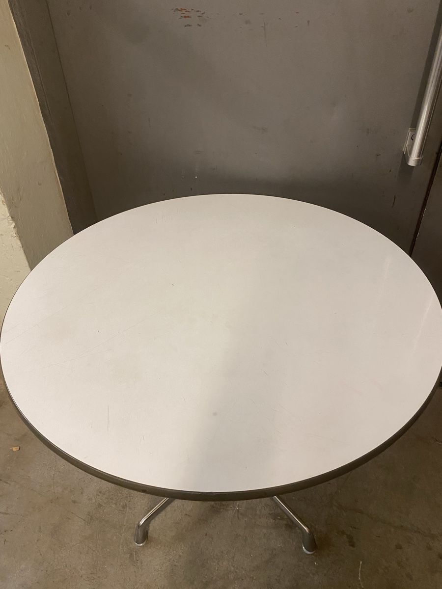 Herman Miller Tische: Herman Miller Tisch ab 1.- – Gebraucht aus Basel von Diggkopf 1