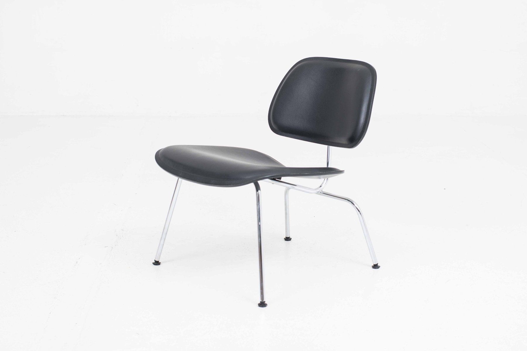 Poltrone: Vitra LCM Sessel mit Leder von Charles & Ray Eames – Usato da Zürich venduto da STUZH38 2