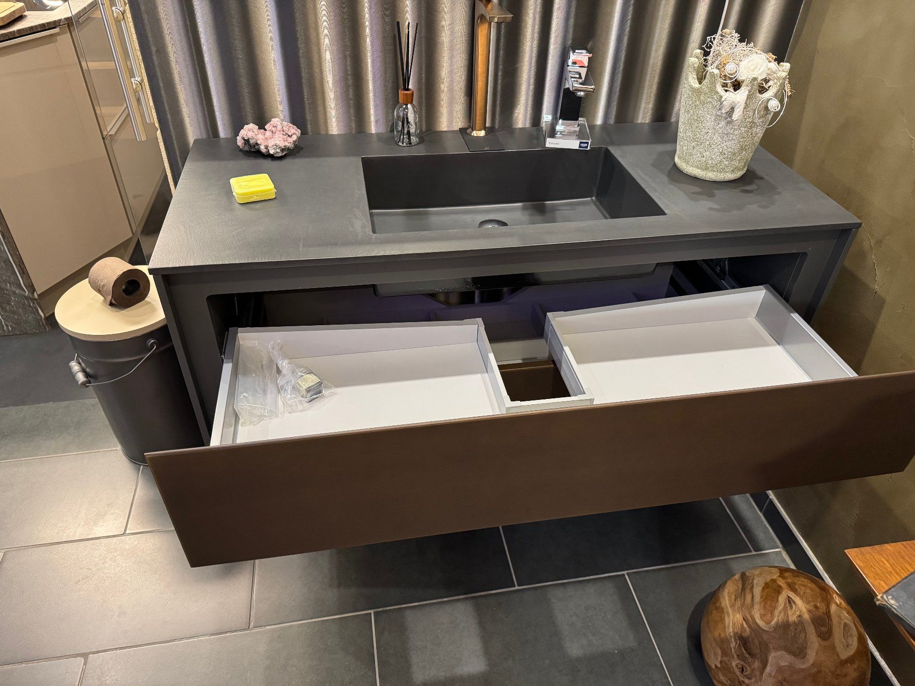 Mobili per bagno: Elegantes Badmöbel Schwarz und Bronze – Nuovo (secondo la descrizione) da Berikon venduto da al7_7jyx