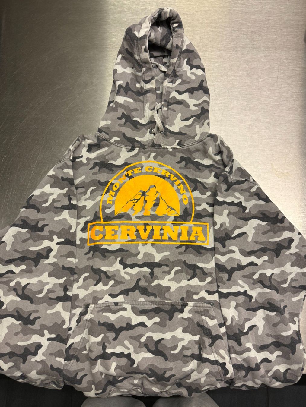 Pullover & Sweatshirts: Cervinia Hoodie, Camouflage Muster. – Gebraucht aus Sion von kaelig06