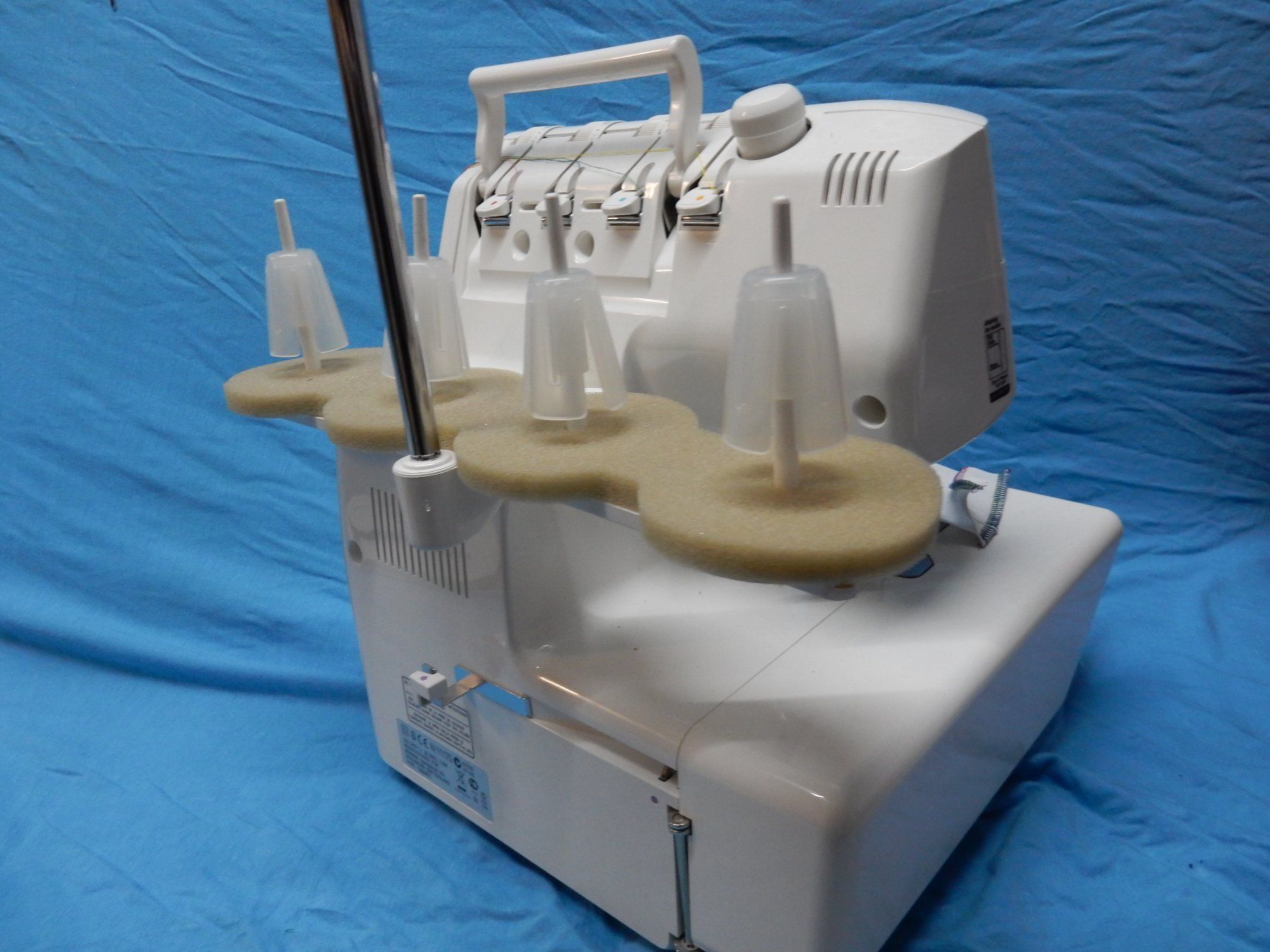 Bernina Macchine da cucire: Bernina Overlock 1300 MCD Ab Fr. 10.00 – Usato da Watt venduto da Mariposa49 8