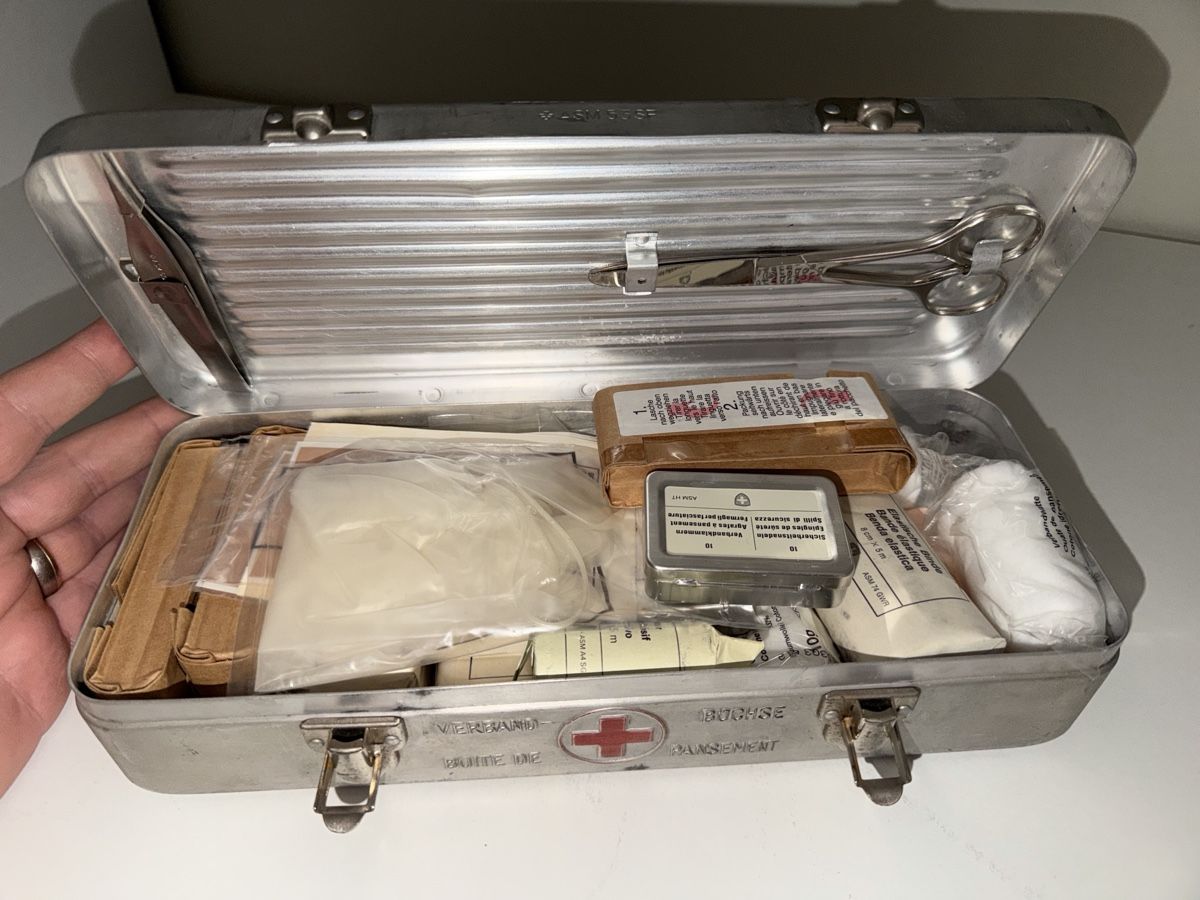 Kit di pronto soccorso: Schweizer Armee Verbandsbüchse – Usato da Hettlingen venduto da mak_lz8h 4