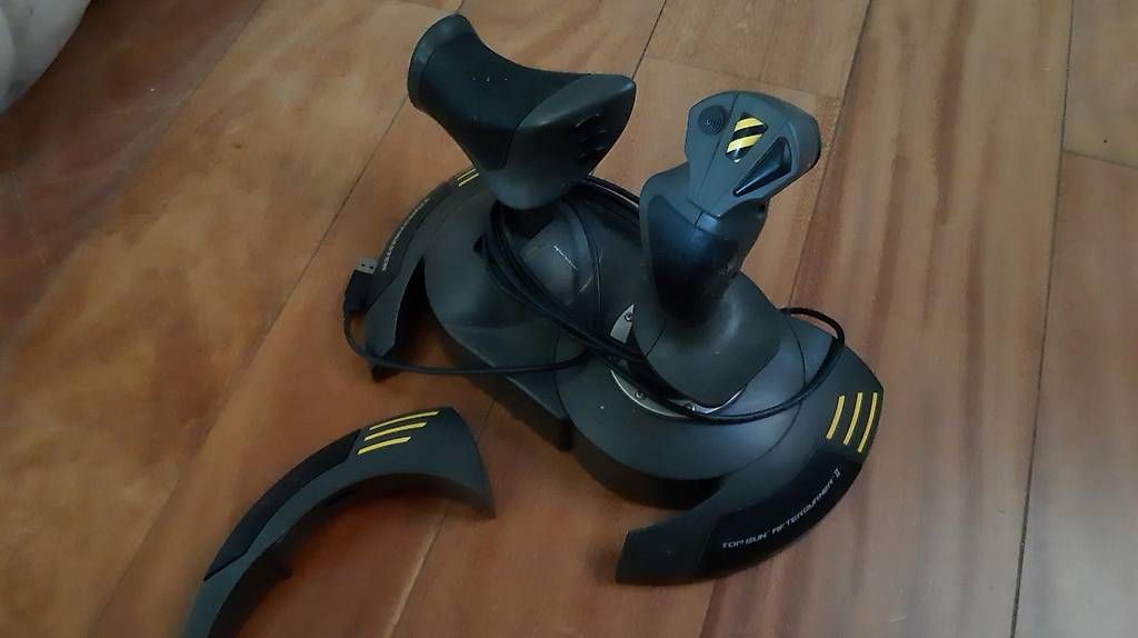 Controller: Joytick aviation USB avec manette gaz séparable – Usato da Vandoeuvres venduto da cainbantam