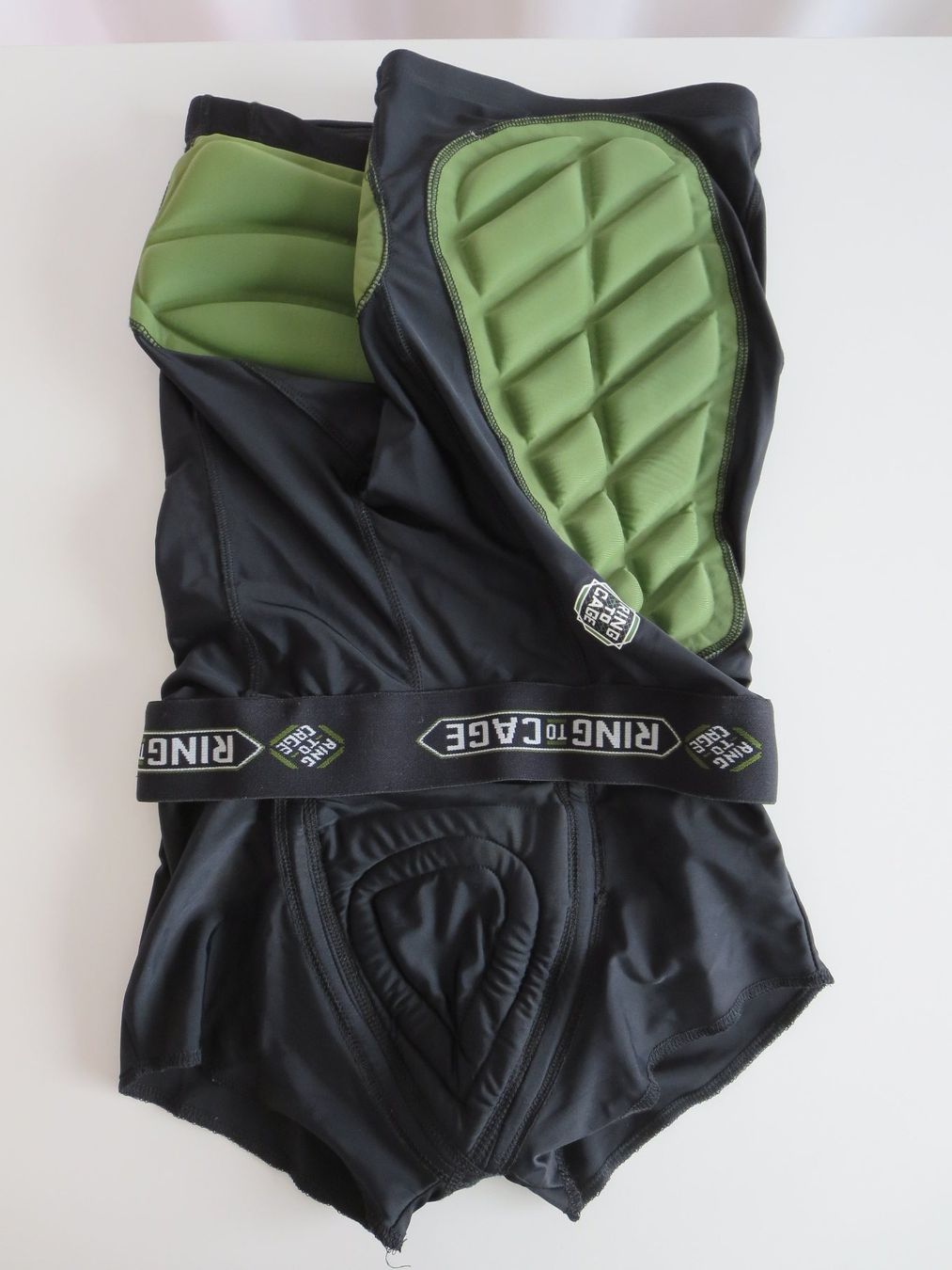 Hosen: Combat Padded Compression Short von RING TO CAGE , neu – Neu (gemäss Beschreibung) aus Zürich von Lacoste06 7