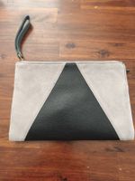 Zweifarbige Clutch aus Wildleder