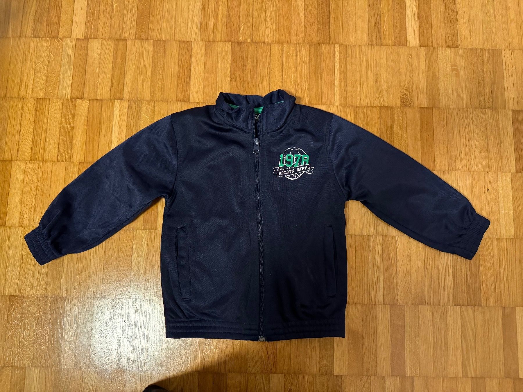 Maglioni & Felpe: Sportliche Übergangsjacke Gr. 98 – Usato da Jona venduto da Good_luck1_