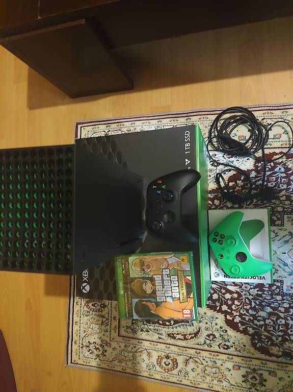 Microsoft Konsolen: Xbox series X +2 controller e gioco – Gebraucht aus Vezia von yal_nzj8 1