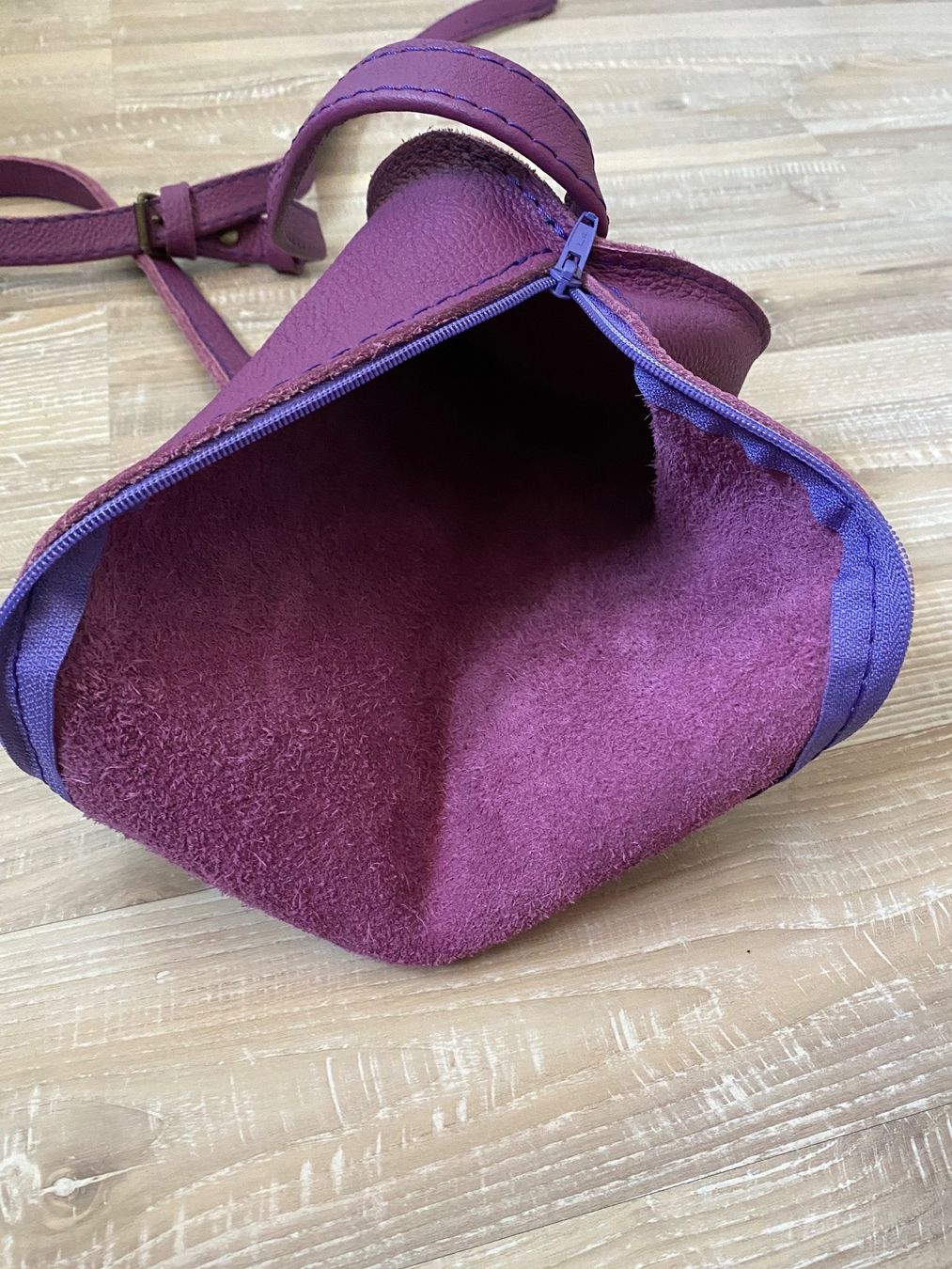Borse da donna: Schicke violette Ledertasche / Beutel – Nuovo (secondo la descrizione) da Estavayer-le-Lac venduto da Mimmy02 2