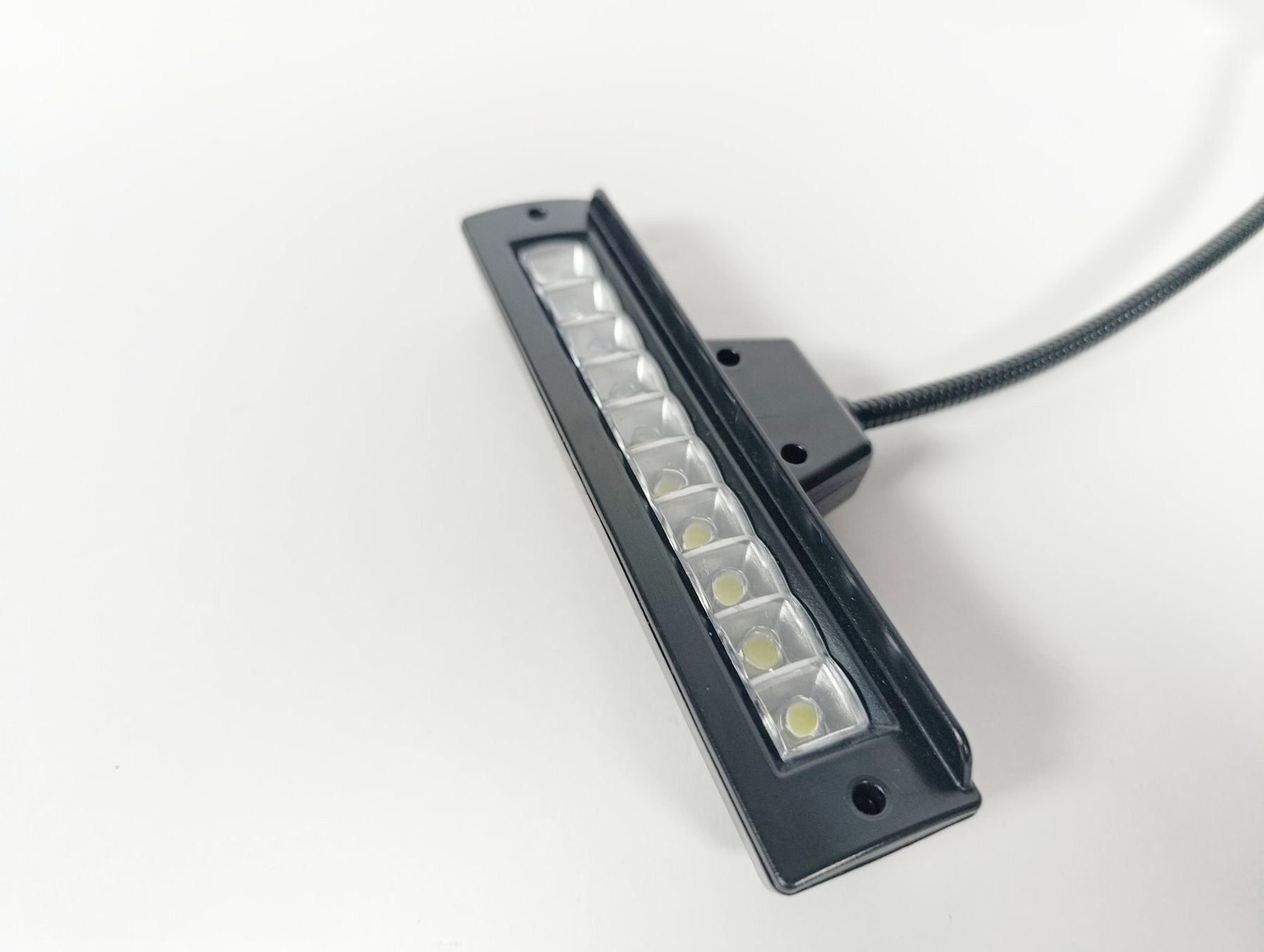 Lampes: Petite lampe noire à clipser – D'occasion à Thielle par Plusvalue_Neuchatel 1
