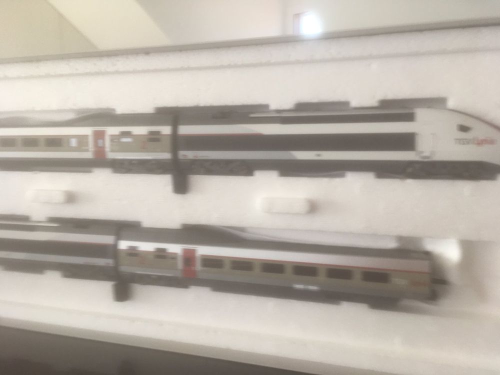 2 Coffrets TGV LYRIA MARKLIN 43432. Voitures Intermédiaires