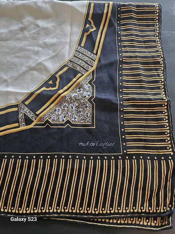 Foulard & Sciarpe: Cartier Le Must Seidenschal – Usato da Wallisellen venduto da BeautyBee