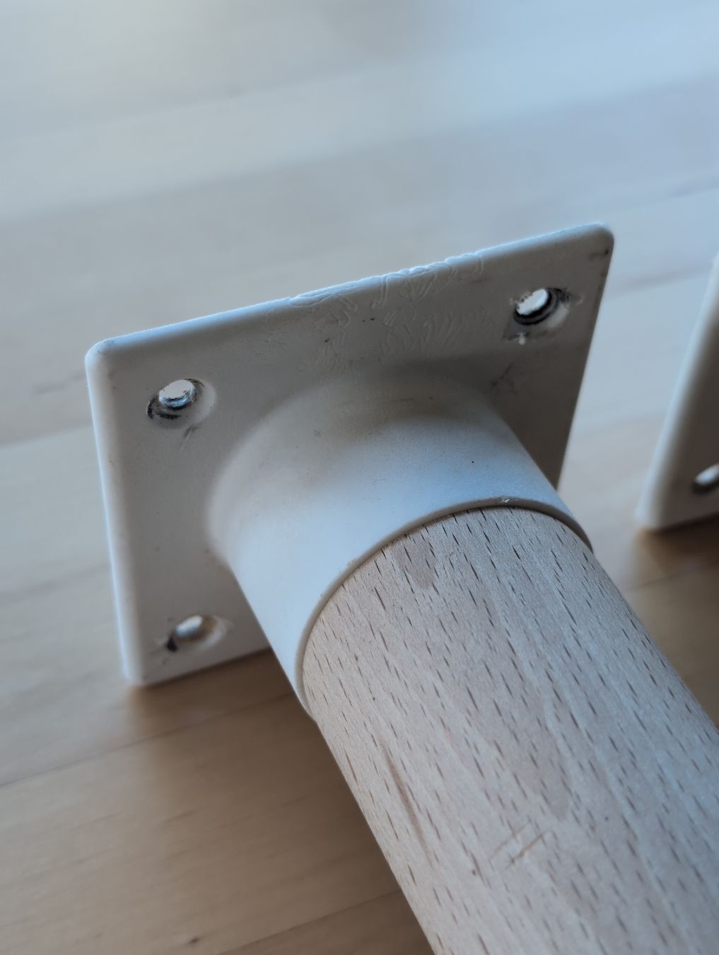 Sonstiges Mobiliar: 4 Tischbeine aus Holz – Gebraucht aus Zürich von MDedial 1