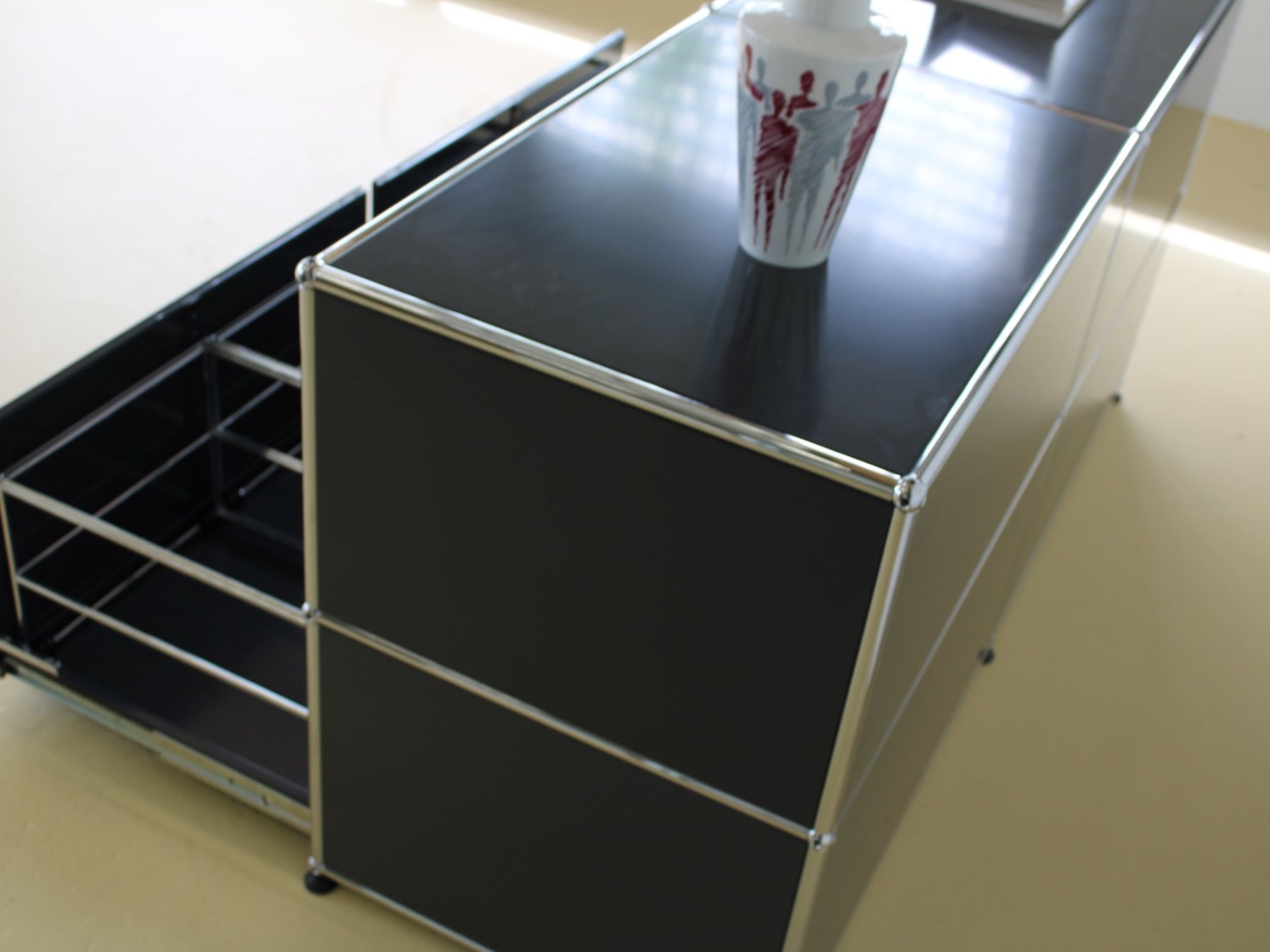 USM Cassettiere: USM Sideboard in Anthrazitgrau – Usato da Meinisberg venduto da atelier_TILIJA 6