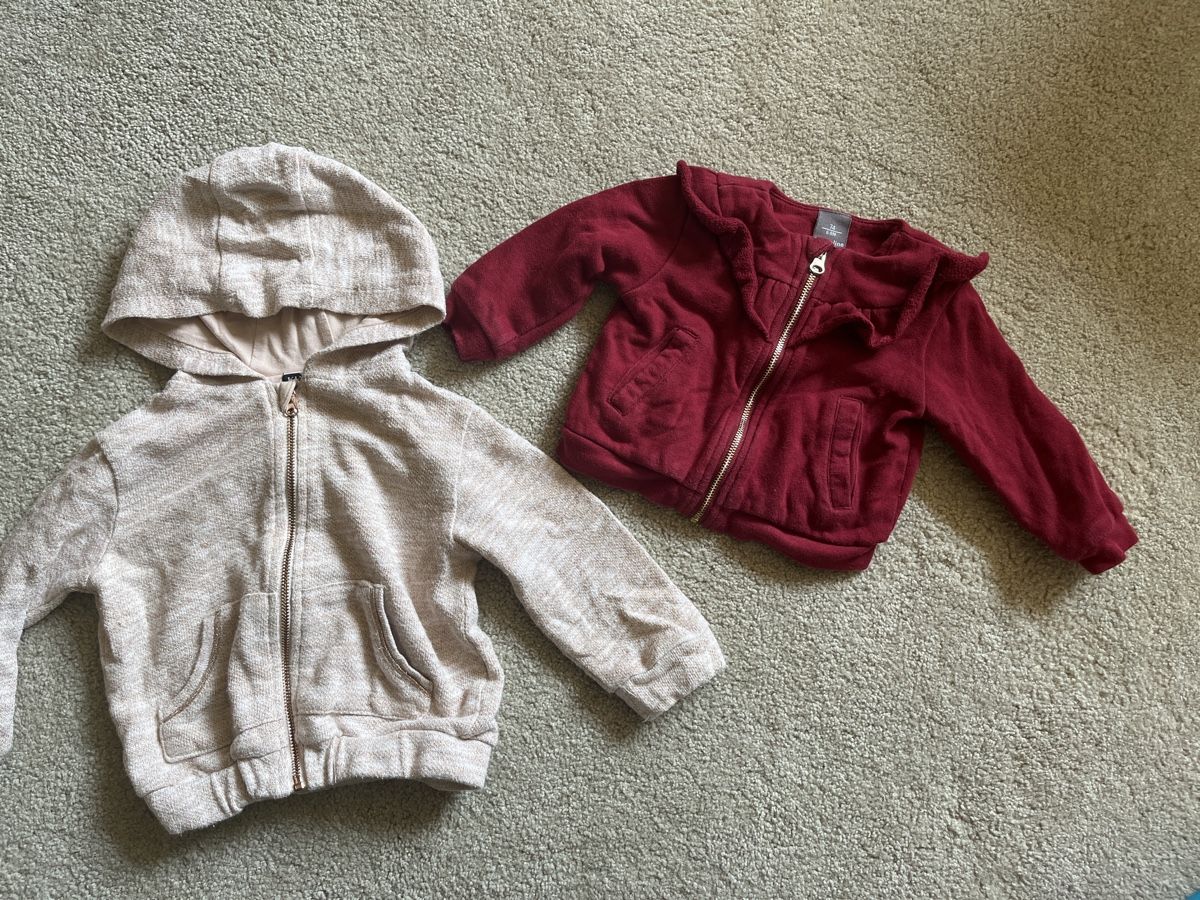 Lotti & Set di vestiti: Set or two jumpers for girl 74cm – Usato da Villars-Bramard venduto da dadesc
