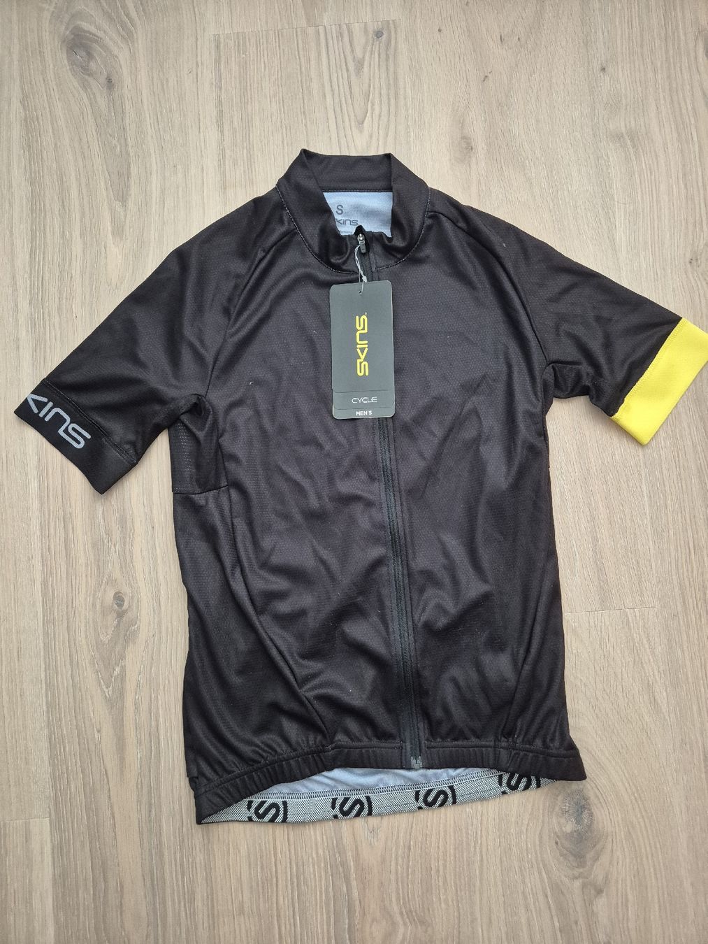 Skins Canottiere & Pantaloni: Skins Fahrradtrikot – Nuovo e nell'imballaggio originale da Steinhausen venduto da des_zv87